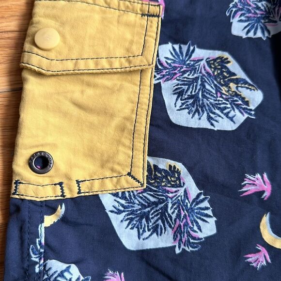 Patagonia M boys long swim trunks blue and yellow print lines pockets great cond - Picture 2 of 6